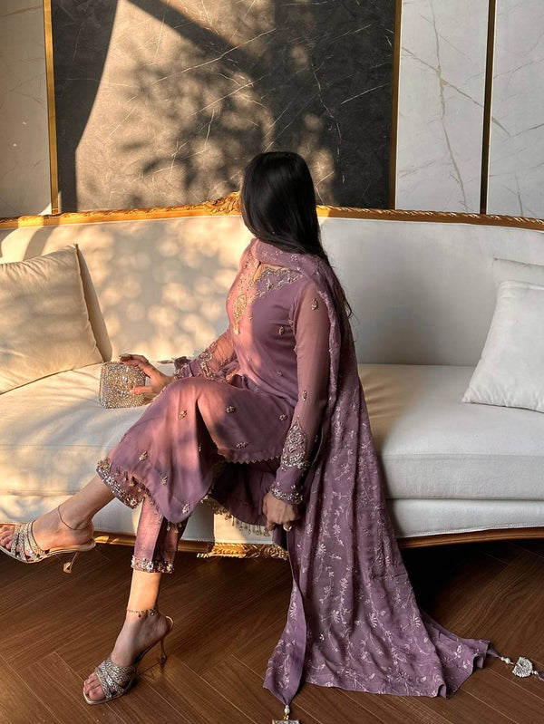Chic Evening Wear for Graceful Occasions