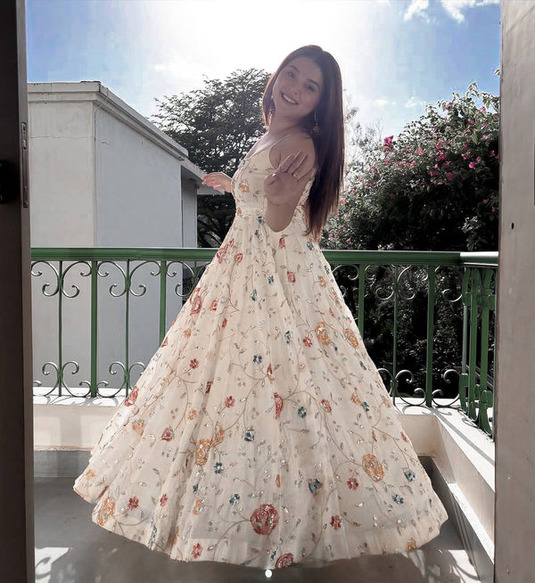 Elegant Moments on the Floral Balcony
