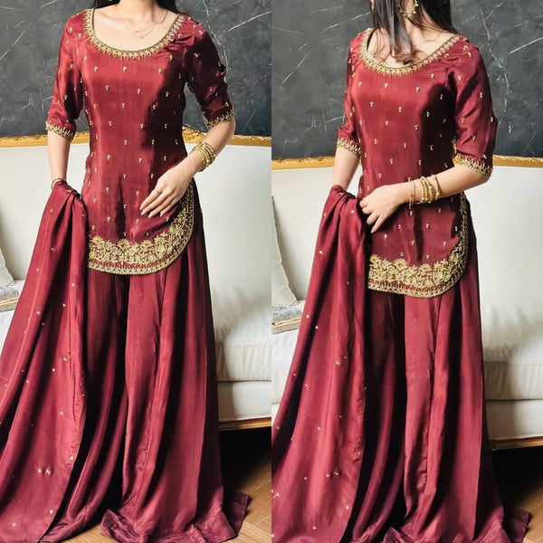 Poised in Maroon: A Fashion Statement