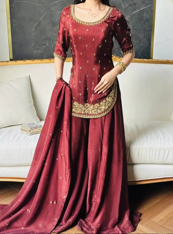 Poised in Maroon: A Fashion Statement