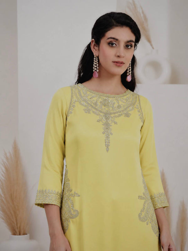 Stylish Fusion of Yellow and Pink