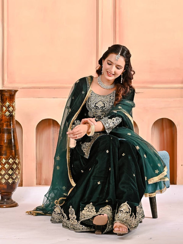 Enchanted Elegance: Green and Gold