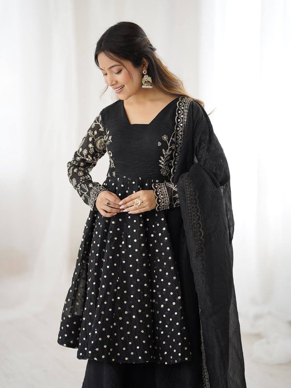 Vibrant Traditional Outfits for Modern Women