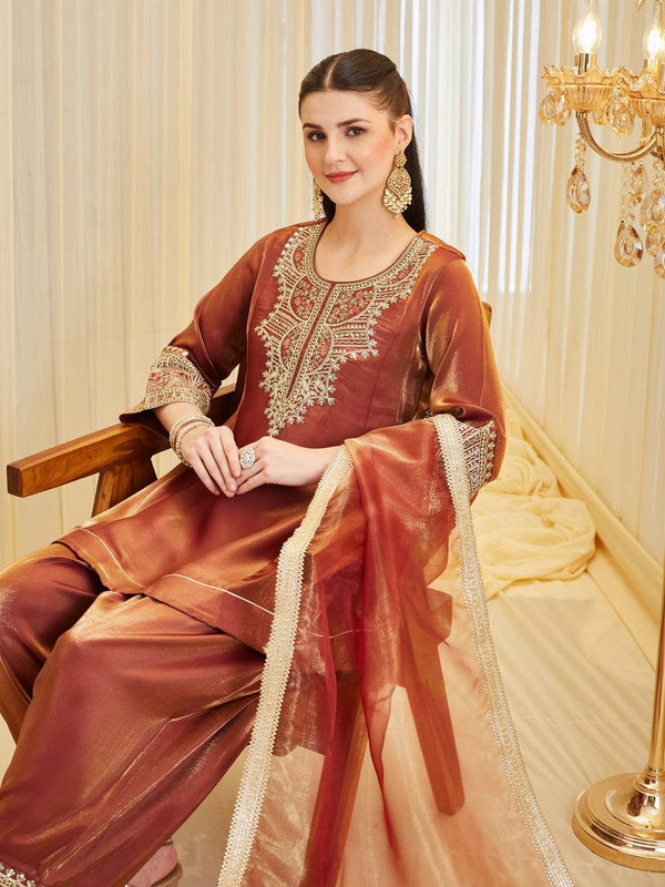 Fashionable Outfit with Bold Dupatta