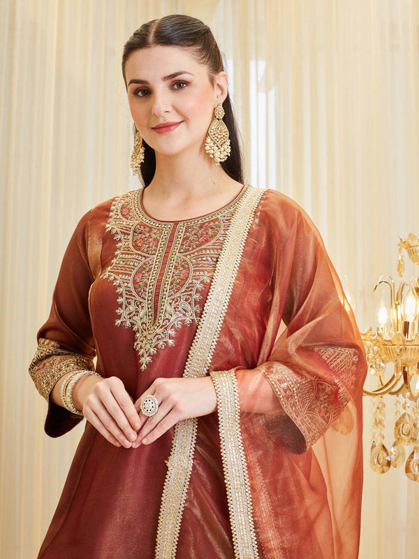 Fashionable Outfit with Bold Dupatta