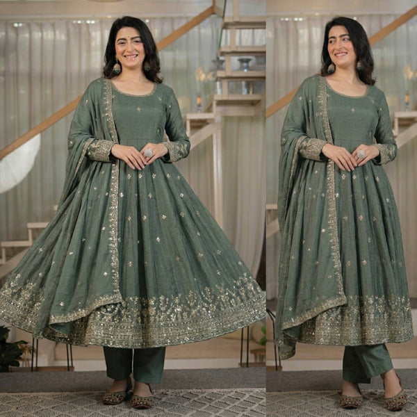 Elegant Green Embroidered Anarkali Ensemble