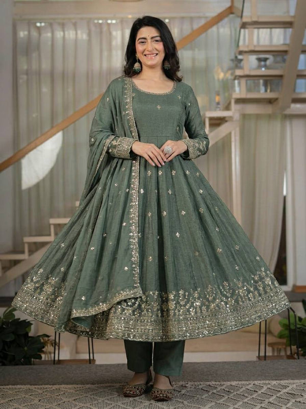Elegant Green Embroidered Anarkali Ensemble