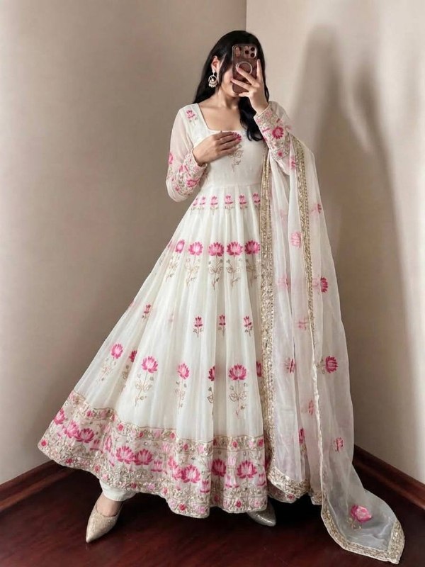 Diverse Styles of Traditional Indian Dresses