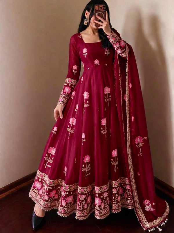 Diverse Styles of Traditional Indian Dresses