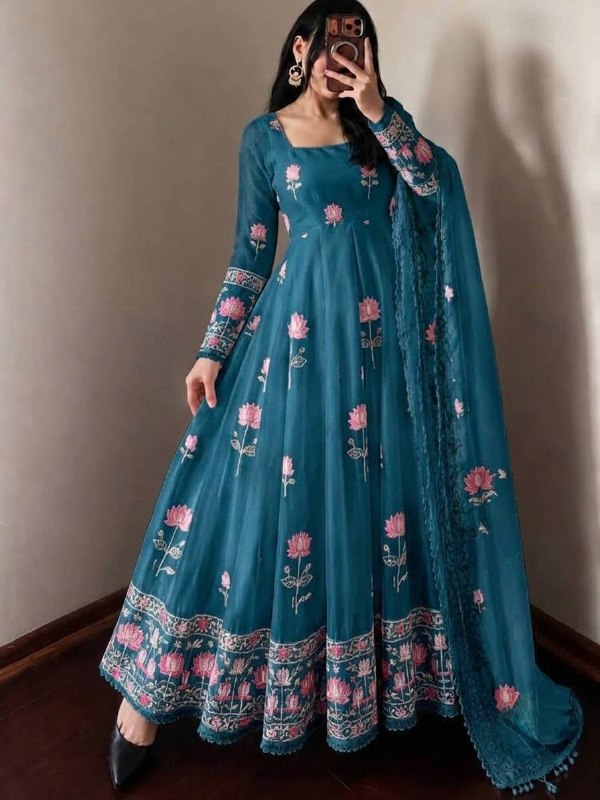 Diverse Styles of Traditional Indian Dresses
