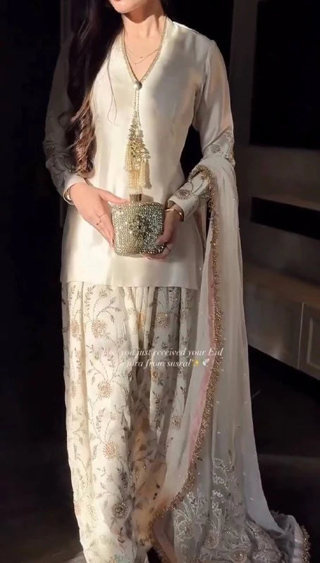 Sophisticated Style with Chic Traditional Outfit