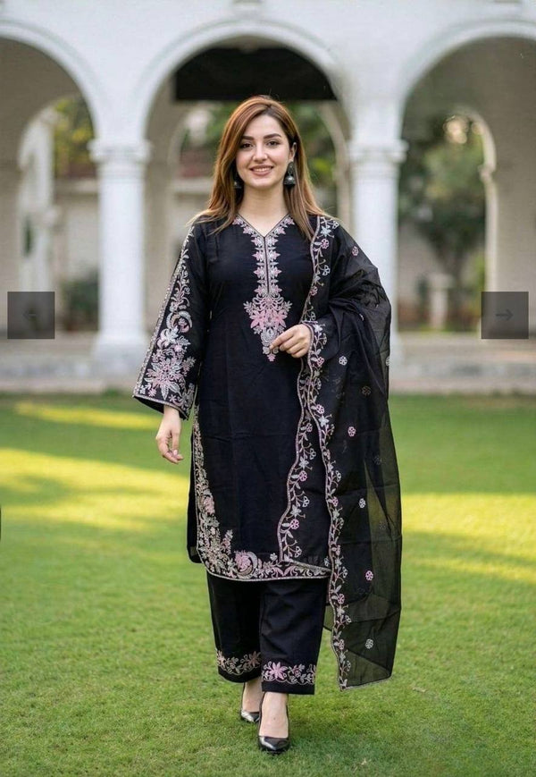 Chic Black Outfit for Stylish Celebrations