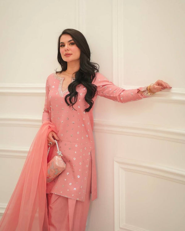 Pink Elegance A Dual Portrait Experience