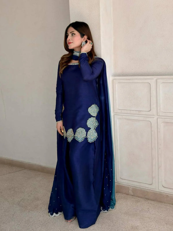 Chic Traditional Outfit for Special Occasions