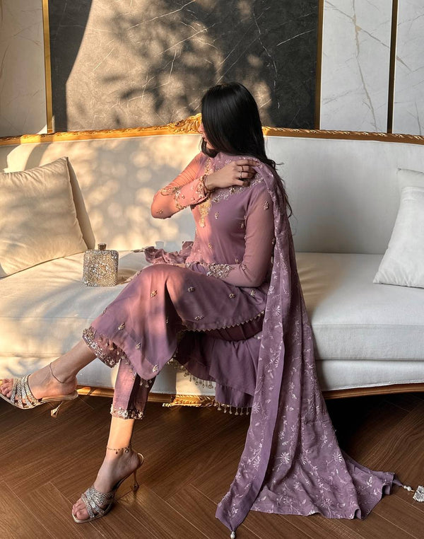 Chic Evening Wear for Graceful Occasions