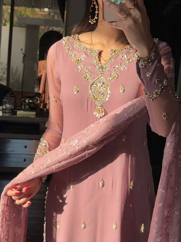 Chic Evening Wear for Graceful Occasions