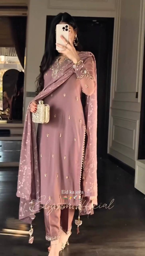 Chic Evening Wear for Graceful Occasions