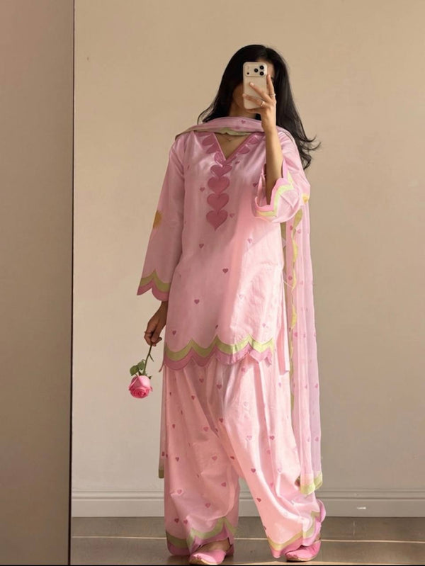 Effortless Elegance in Every Selfie