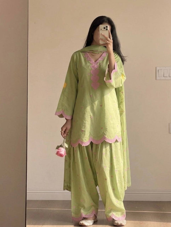 Effortless Elegance in Every Selfie