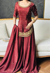 Poised in Maroon: A Fashion Statement
