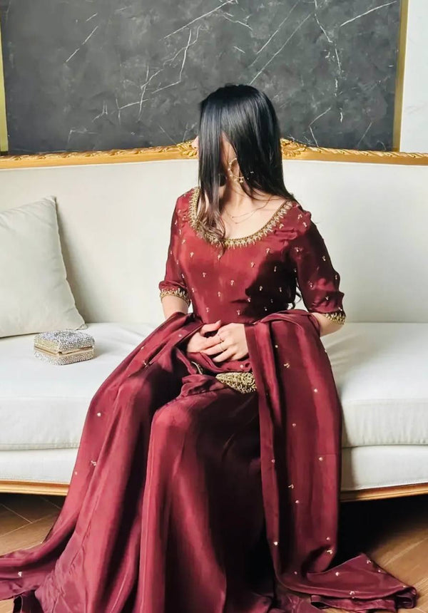Poised in Maroon: A Fashion Statement