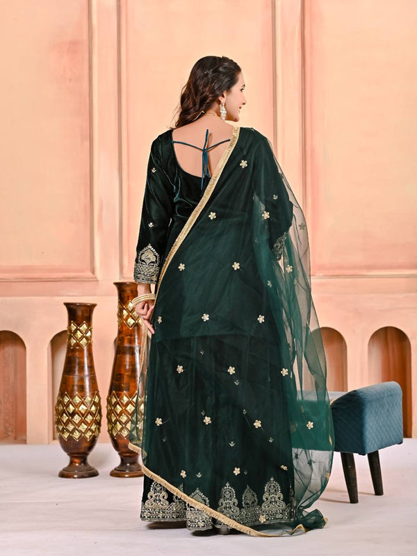 Enchanted Elegance: Green and Gold