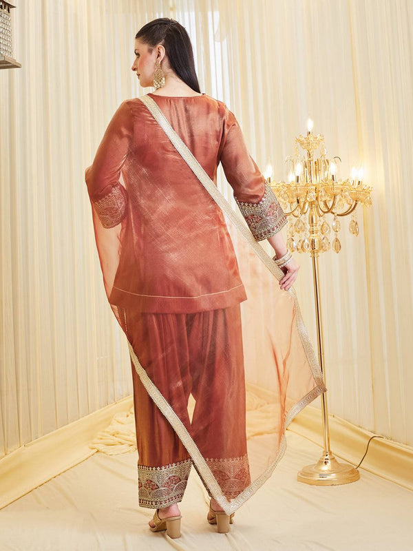 Fashionable Outfit with Bold Dupatta