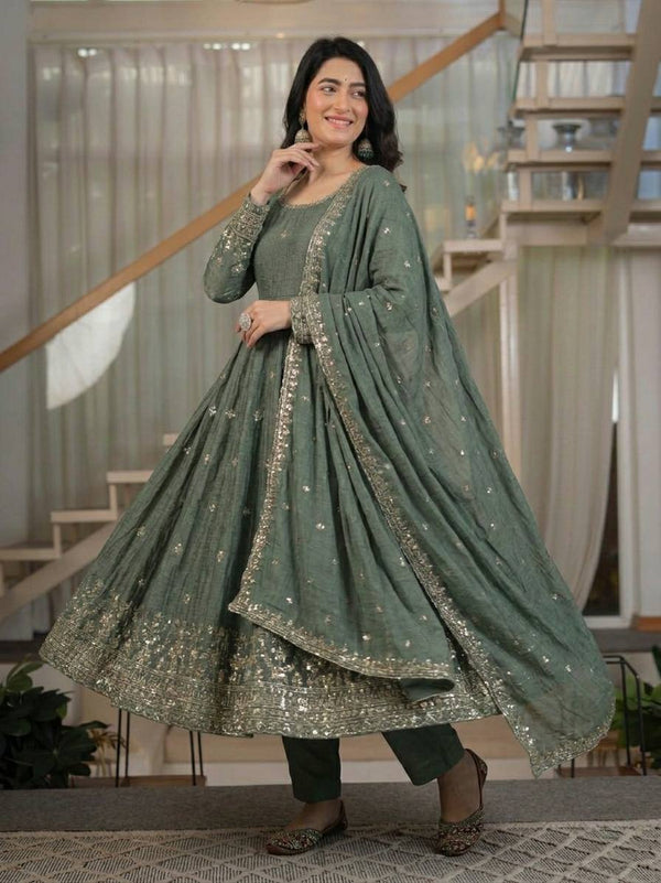 Elegant Green Embroidered Anarkali Ensemble