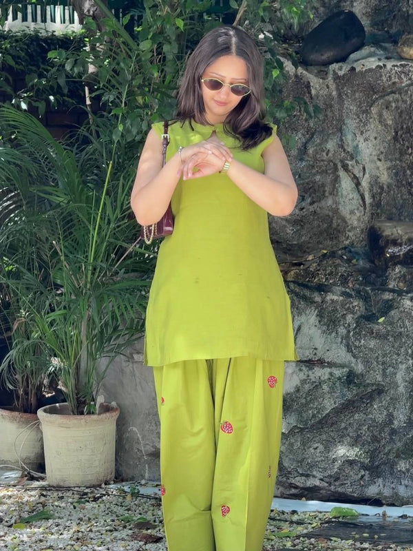 Elegant Green Attire for Stylish Women