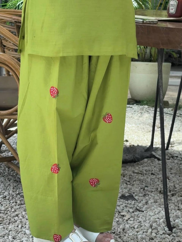 Elegant Green Attire for Stylish Women
