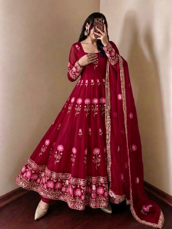 Diverse Styles of Traditional Indian Dresses