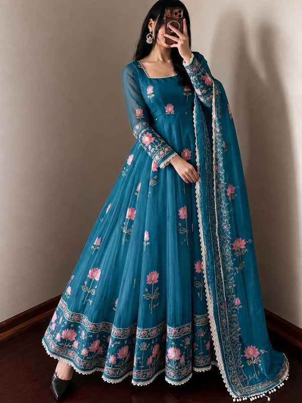 Diverse Styles of Traditional Indian Dresses