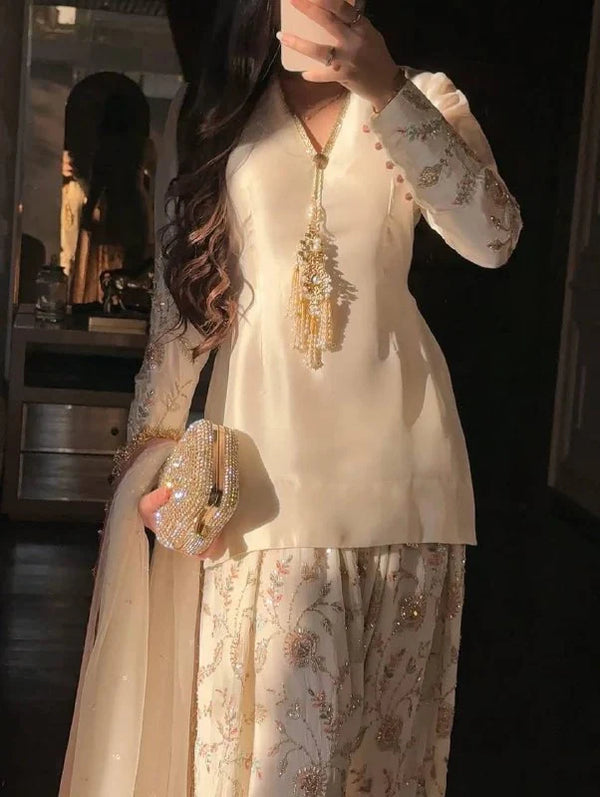 Sophisticated Style with Chic Traditional Outfit