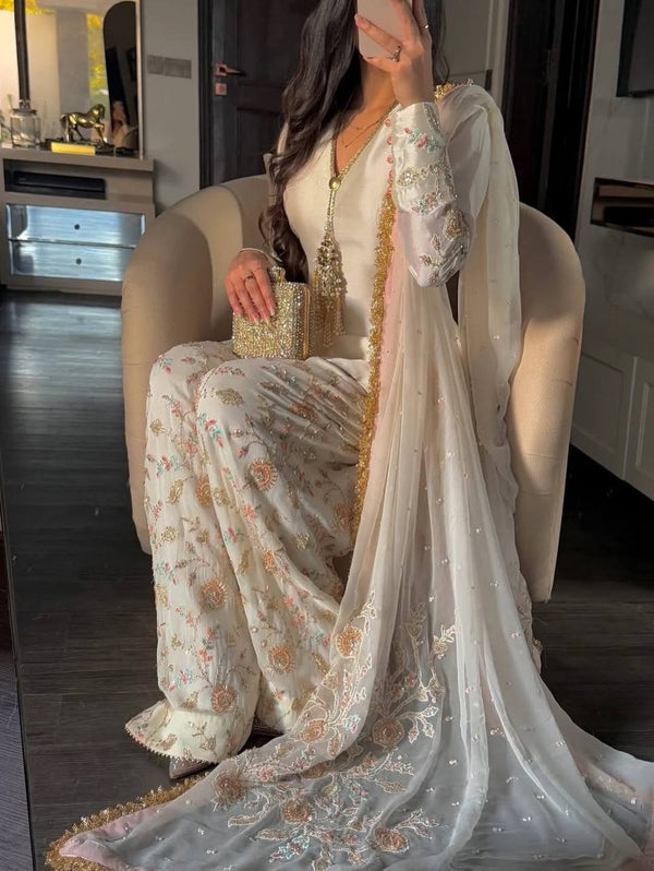 Sophisticated Style with Chic Traditional Outfit