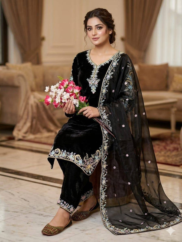 Chic Black Outfit for Stylish Celebrations