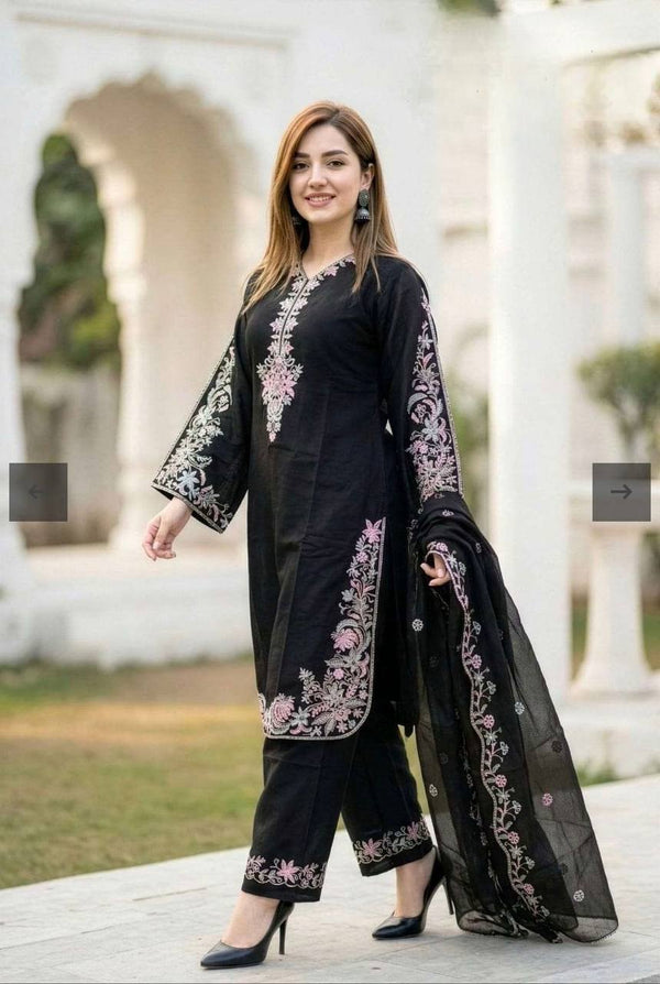 Chic Black Outfit for Stylish Celebrations