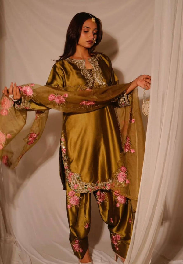 Elegant Pakistani Attire: Four Unique Styles