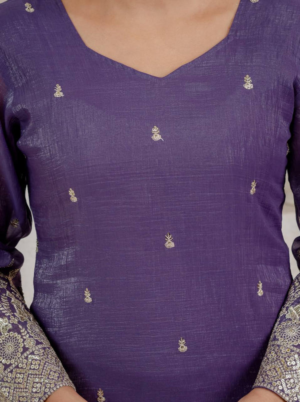 Royal Elegance in Every Thread 💜